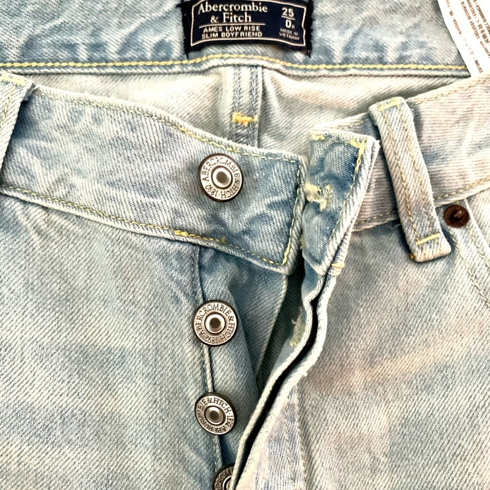 abercrombie & fitch ripped mom jeans